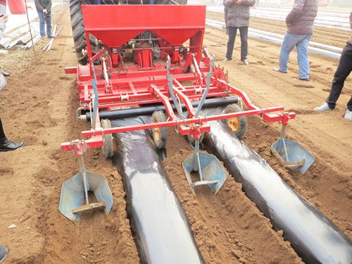起壟施肥鋪膜機(jī)